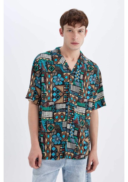 Regular Fit Yazlık Apaş Yaka Baskılı Viskon Kısa Kollu Gömlek C7687AX24SM