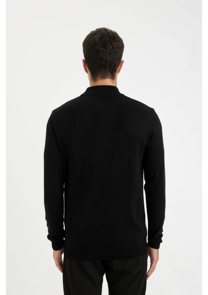 Siyah Standart Fit Normal Kesim Yarım Balıkçı Yaka Basic Düz Triko Kazak A5282AX24AU
