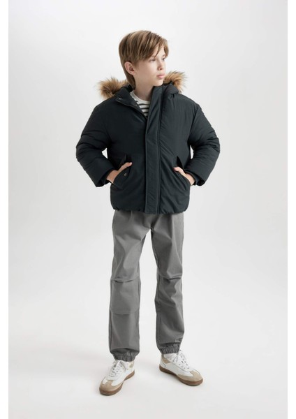 Erkek Çocuk Çıkarılabilir Suni Kürk Yaka Kapüşonlu Fermuarlı Çıtçıtlı Cepli Mont C5975A824WN