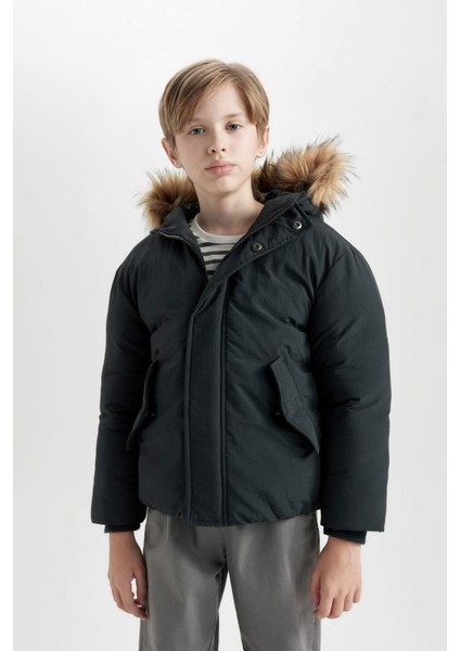 Erkek Çocuk Çıkarılabilir Suni Kürk Yaka Kapüşonlu Fermuarlı Çıtçıtlı Cepli Mont C5975A824WN