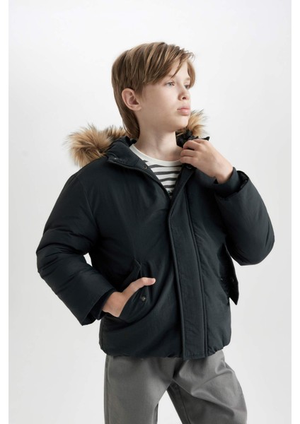 Erkek Çocuk Çıkarılabilir Suni Kürk Yaka Kapüşonlu Fermuarlı Çıtçıtlı Cepli Mont C5975A824WN