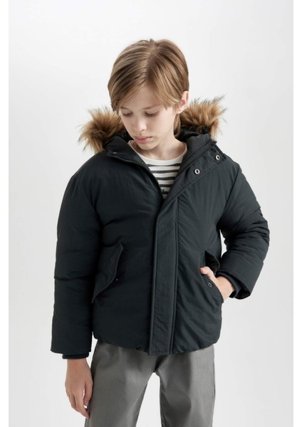 Erkek Çocuk Çıkarılabilir Suni Kürk Yaka Kapüşonlu Fermuarlı Çıtçıtlı Cepli Mont C5975A824WN