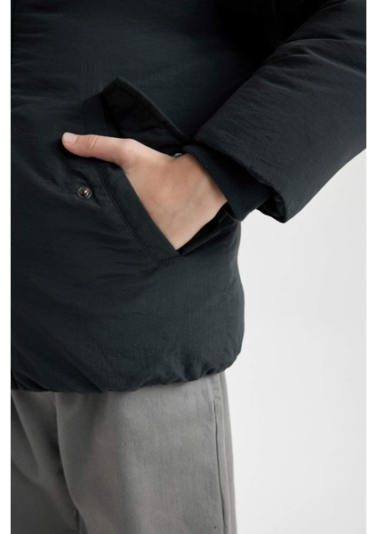 Erkek Çocuk Çıkarılabilir Suni Kürk Yaka Kapüşonlu Fermuarlı Çıtçıtlı Cepli Mont C5975A824WN