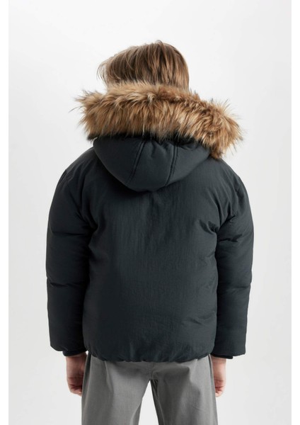 Erkek Çocuk Çıkarılabilir Suni Kürk Yaka Kapüşonlu Fermuarlı Çıtçıtlı Cepli Mont C5975A824WN