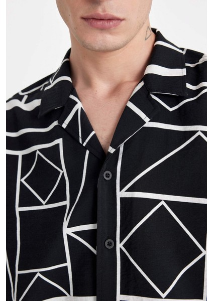 Relax Fit Yazlık Apaş Yaka Baskılı Viskon Kısa Kollu Gömlek C7700AX24SM