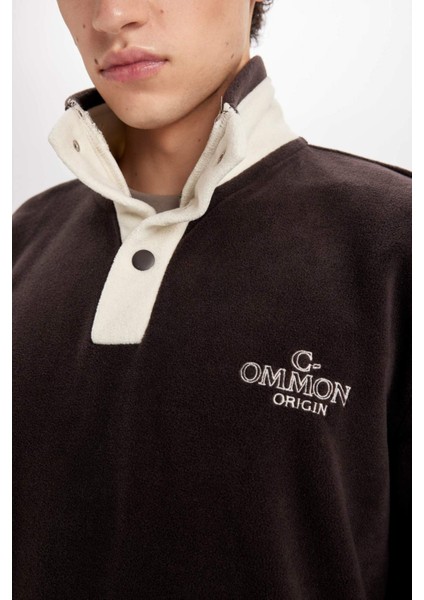 Boxy Fit Çıtçıtlı Dik Yaka Nakışlı Polar Sweatshirt D2029AX24WN