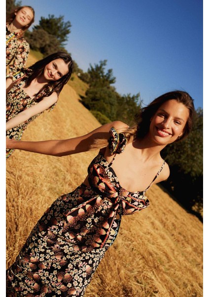 Lug Von Siga x DeFacto Bodycon Desenli Askılı Poplin Midi Elbise