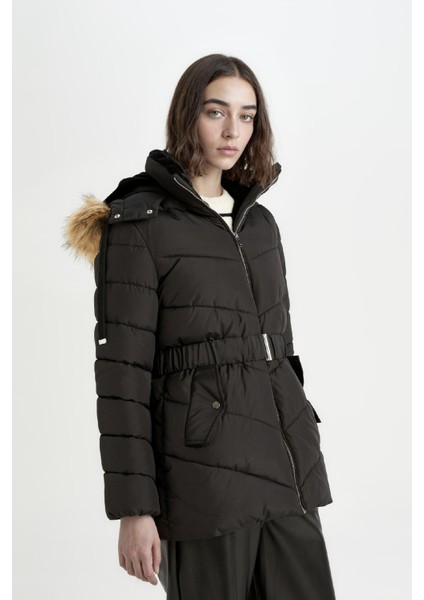Su Geçirmez Puffer Şişme Mont Rüzgar Geçirmez Kapüşonlu İçi Suni Kürklü Kapitoneli Kemerli Hafif Uzun A2969AX24WN