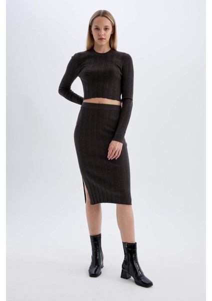 Coool Slim Fit Dar Kesim Basic Düz Yırtmaçlı Triko Midi Etek