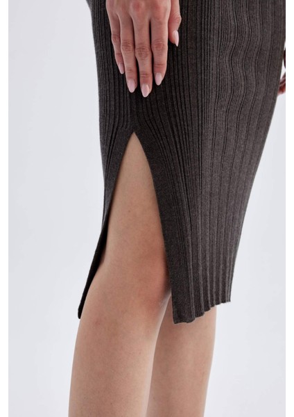 Coool Slim Fit Dar Kesim Basic Düz Yırtmaçlı Triko Midi Etek