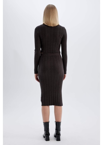 Coool Slim Fit Dar Kesim Basic Düz Yırtmaçlı Triko Midi Etek