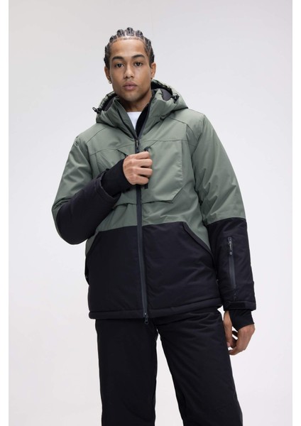 DeFactoFit Kayak Montu Su İtici Rüzgar Geçirmez Kapüşonlu Fermuarlı Eldiven Detaylı Ultra Korumalı A7114AX24WN