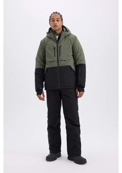 DeFactoFit Kayak Montu Su İtici Rüzgar Geçirmez Kapüşonlu Fermuarlı Eldiven Detaylı Ultra Korumalı A7114AX24WN