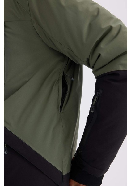 DeFactoFit Kayak Montu Su İtici Rüzgar Geçirmez Kapüşonlu Fermuarlı Eldiven Detaylı Ultra Korumalı A7114AX24WN