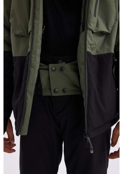 DeFactoFit Kayak Montu Su İtici Rüzgar Geçirmez Kapüşonlu Fermuarlı Eldiven Detaylı Ultra Korumalı A7114AX24WN