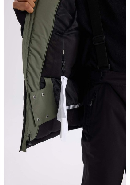 DeFactoFit Kayak Montu Su İtici Rüzgar Geçirmez Kapüşonlu Fermuarlı Eldiven Detaylı Ultra Korumalı A7114AX24WN