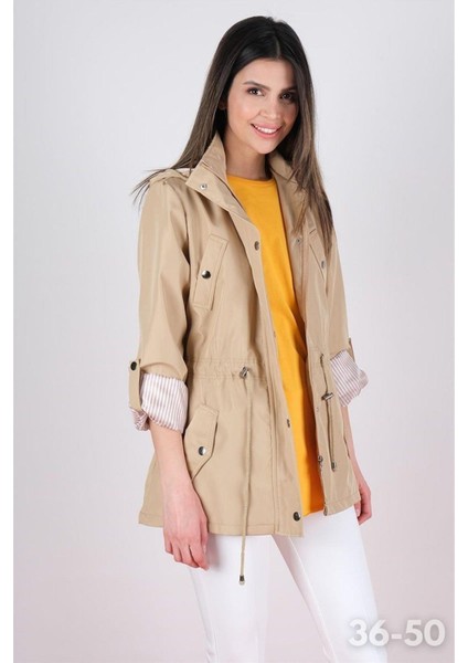 Goudot Kapüşonlu Mevsimlik Parka – Beli Büzgülü, Çıtçıt Detaylı CAMEL