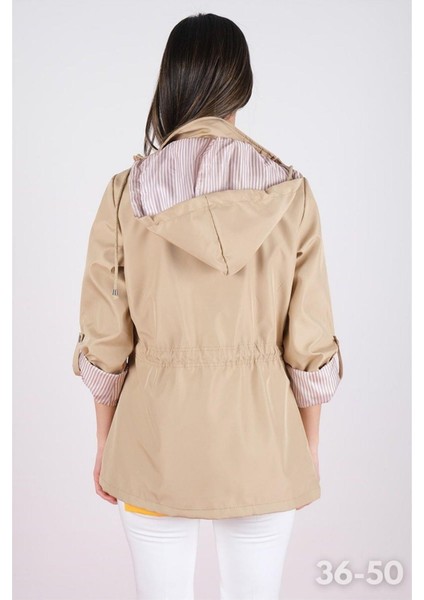 Goudot Kapüşonlu Mevsimlik Parka – Beli Büzgülü, Çıtçıt Detaylı CAMEL