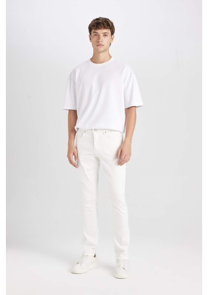 Pedro Slim Fit Dar Kalıp Normal Bel Dar Paça Beyaz Jean Pantolon