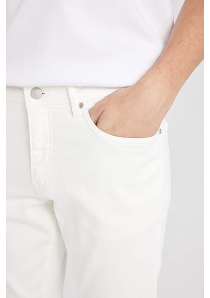 Pedro Slim Fit Dar Kalıp Normal Bel Dar Paça Beyaz Jean Pantolon