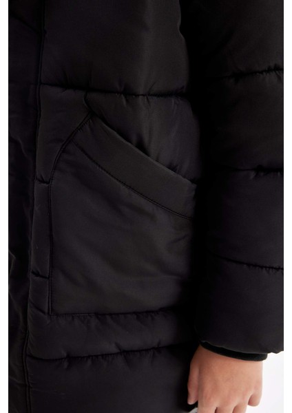 Erkek Çocuk Su İtici Kapüşonlu Fermuarlı Çıtçıt Kapamalı Cepli Parka C8782A824WN