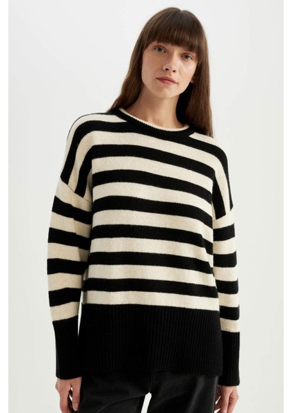 Oversize Geniş Kalıp Bisiklet Yaka Yanları Yırtmaçlı Çizgili Triko Kazak C9054AX24WN