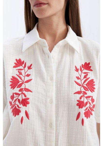 Oversize Geniş Kalıp Nakışlı Müslin Kısa Kollu Gömlek