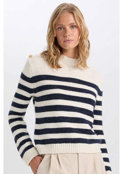 Regular Fit Yumuşak Dokulu Bisiklet Yaka Düğmeli Çizgili Triko Kazak C9055AX24WN