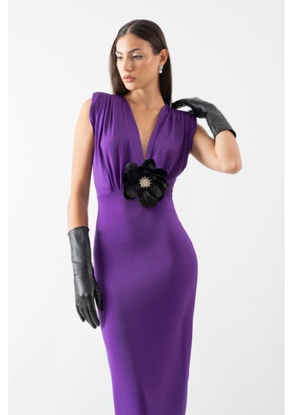 Ormisde Omuzları Büzgülü V Yaka Gül Detaylı Kısa Abiye Elbise Mor