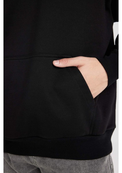 Oversize Geniş Kalıp Kapüşonlu Cepli Basic Düz Sweatshirt Y1237AZ24AU
