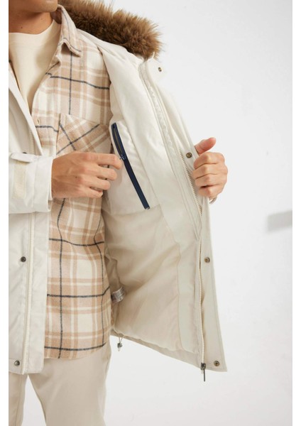 Regular Fit Kapüşonlu Fermuarlı Cepli Kürklü Mont Parka D1275AX24WN