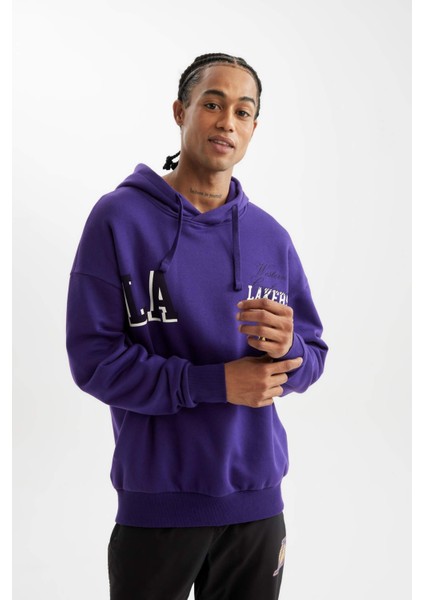 Fit NBA Los Angeles Lakers Oversize Geniş Kalıp Kapüşonlu Sırt Baskılı Sweatshirt D0671AX24AU