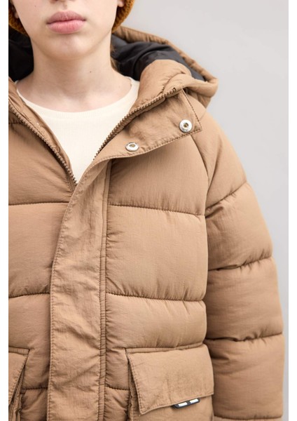 Erkek Çocuk Su Geçirmez Kapüşonlu Fermuarlı Çıtçıtlı Cepli Şişme Mont C8805A824WN