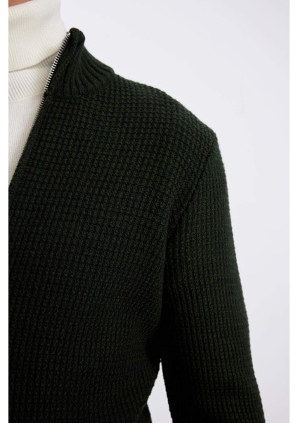 Standart Fit Normal Kesim Yarım Balıkçı Yaka Fermuarlı Triko Hırka R1195AZ24WN