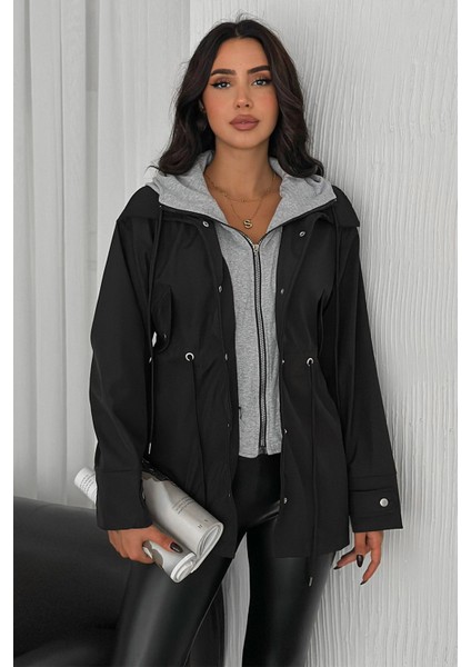 Kadın Kapüşonlu Kuşaklı Çıtçıt & Fermuar Detaylı Trenç Ceket – Fonksiyonel & Şehirli Stil