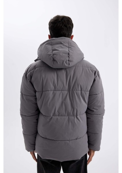 Slim Fit Dar Kesim Astarlı Kapüşonlu Fermuarlı Çift Cepli Kışlık Şişme Mont A3489AX24WN