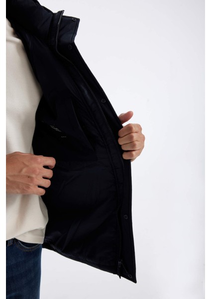 Slim Fit Dar Kesim Astarlı Kapüşonlu Fermuarlı Çift Cepli Kışlık Şişme Mont A3489AX24WN