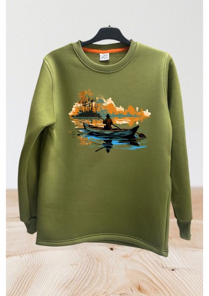 Balıkçı Avcılık Denizde Sandal ile Balık Tutmak Baskılı Regular Fit Bisiklet Yaka Kışlık Sweatshirt