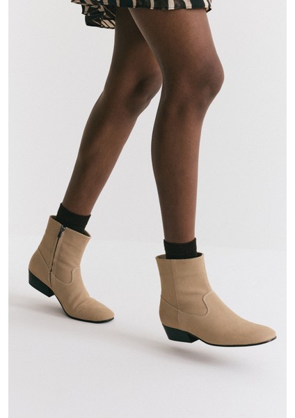 Bot 2512 - Dikiş Detaylı Bej Süet Kadın Bot fiyatları