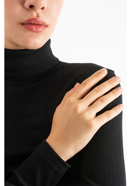 Kadın Esnek Boğazlı Kazak indirimleri