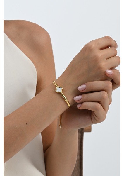 925 Ayar Gümüş Altın Yaldızlı Sedefli Yonca Modeli Asansörlü Bileklik SGTL13056BEYAZ