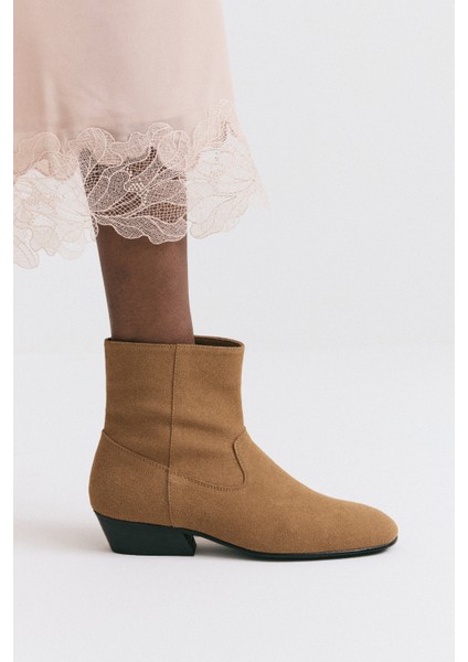 Bot 2512 - Dikiş Detaylı Taba Süet Kadın Bot