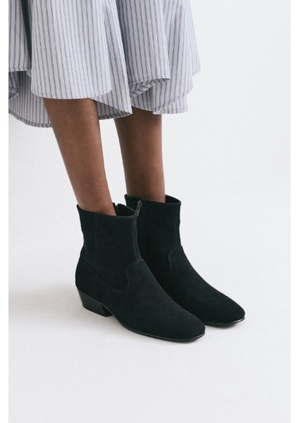 Bot 2512 - Dikiş Detaylı Siyah Süet Kadın Bot fiyatları