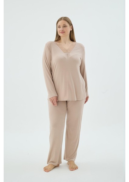 Kadın Büyük Beden V Yaka Dantel Detaylı Uzun Kollu Bej Pijama Takımı C5T5N371