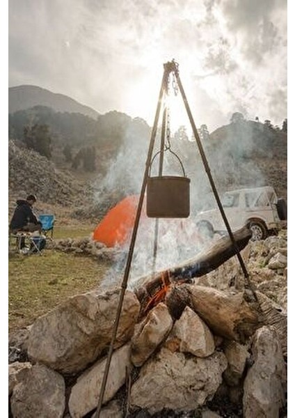 Campout Üç Ayaklı Metal Izgara Su Geçirmez Dayanıklı Tasarım Kamp İçin