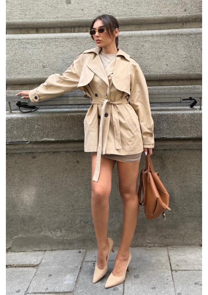 Bej Düğmeli Kruvaze Yaka Kısa Kadın Trençkot MG2509 fiyatları