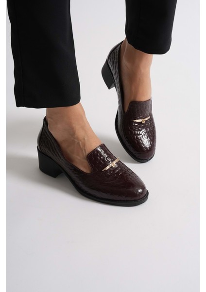 Kadın Hakiki Deri Kroko Baskılı Tokalı Topuklu Ayakkabı - Bordo Rugan