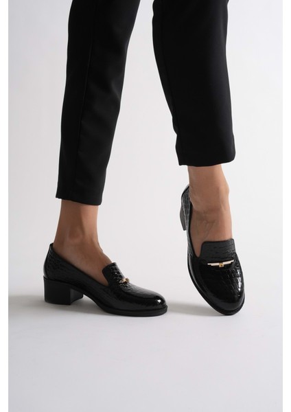 Kadın Hakiki Deri Kroko Baskılı Tokalı Topuklu Ayakkabı - Siyah Rugan fiyatları