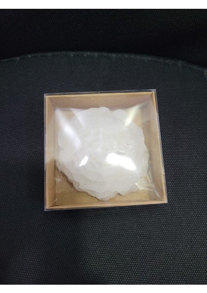 Beyaz Çiçek Formunda Dekoratif Mum – Şeffaf Kutulu, Özel Tasarım, Hediye Seçeneği