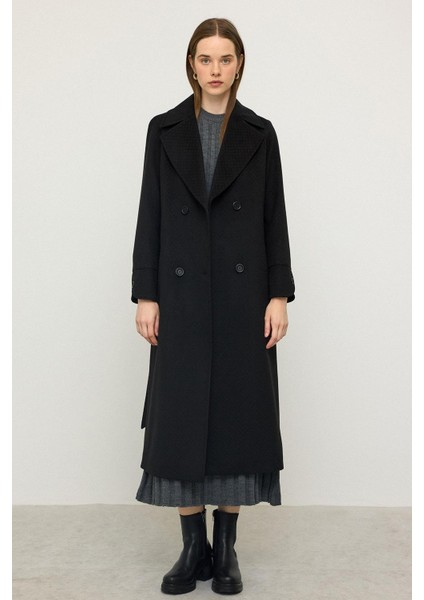 Reglan Kol Pelerin Detaylı Kendinden Desenli Limited Edition Kaban Siyah 3141